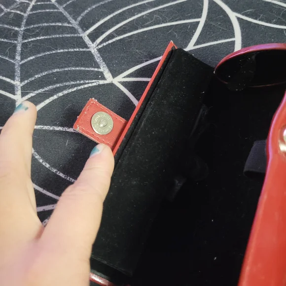 Revlon Bold Red Eye Glass Case - Picture 8 of 8